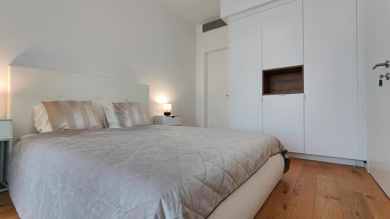 Beautiful 1 - Bedroom Apartment In Downtown Pressburg Exterior foto