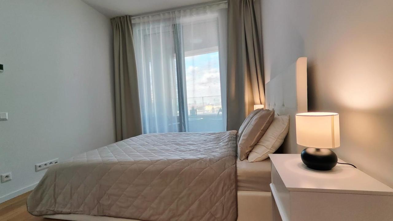Beautiful 1 - Bedroom Apartment In Downtown Pressburg Exterior foto